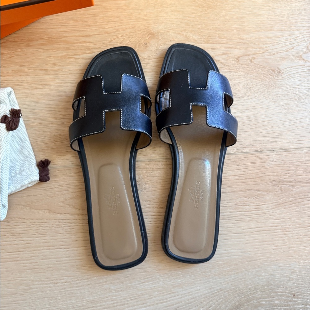 Authentic Hermes Oran Sandals - Black - 38.5 (Fits 7.5!) - Picture 5 of 14